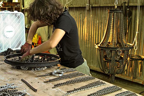 Recycled-Bicycle-Chandeliers-by-Carolina-Fontoura-copie-5.jpeg