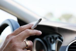 TABAGISME en voiture: Les enfants fument aussi – Tobacco Control
