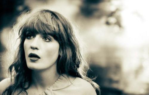 Florence and The Machine : la chanteuse à la page et ses musiciens…