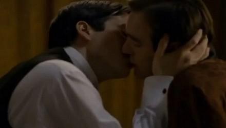 « Downton Abbey »: Un baiser entre deux hommes censuré à la télé grecque !