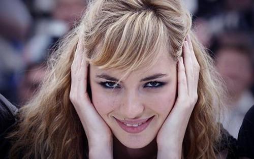 Tirez la langue, mademoiselle