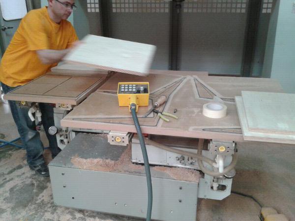 Kandinsky la chaise ambidextre par Tresenvespa Studio