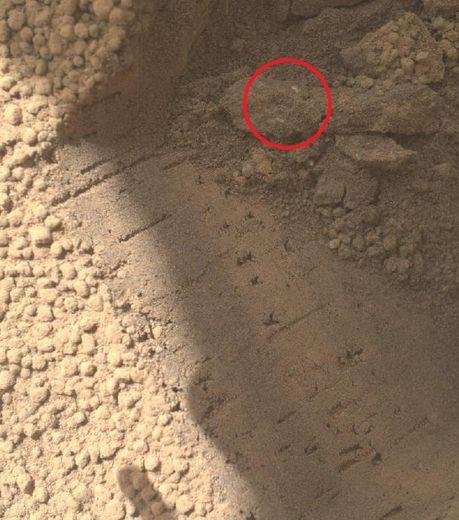 Des objets façonnés par l’Homme sur Mars ?