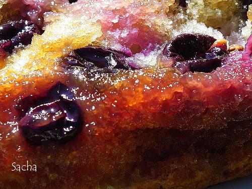 Gâteau renversé au miel et raisin frais