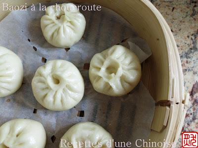 Baozi (pain chinois fourré à la vapeur) à la choucroute 酸菜包子 suāncài bāozi