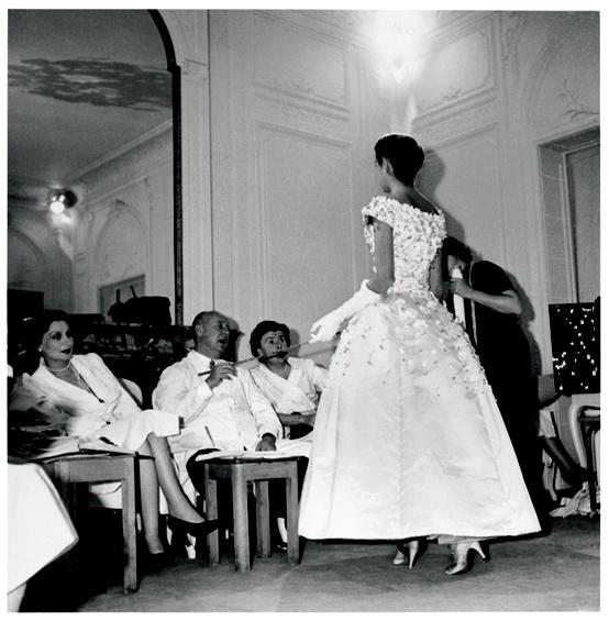 Preparation of the 1955 Autumn/Winter collection. Model wearing the ‘Première soirée’ dress. Discover more on www.dior.com