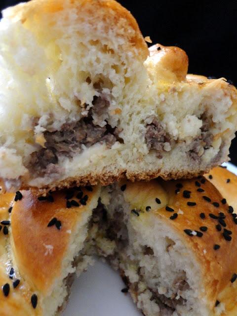 M'HENCHA A LA VIANDE HACHEE ET AU FROMAGE