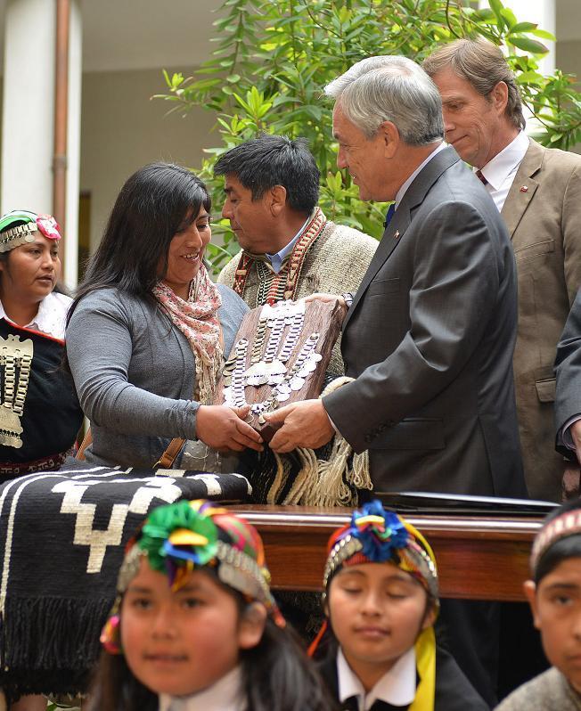 Le président chilien Piñera tente de tisser des liens avec la communauté mapuche. Mais les tensions persistent (photo DR Alex Ibanez Gob de Chile)