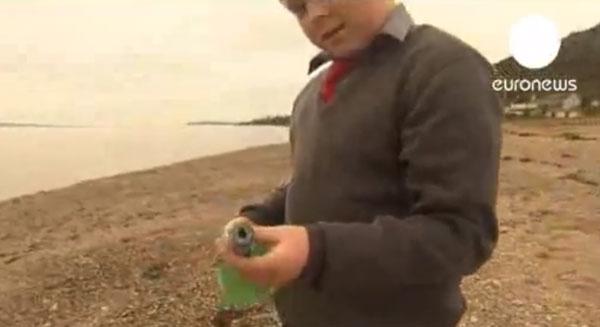 Une bouteille jetée à la mer au Canada retrouvée 8 ans plus tard en Irlande