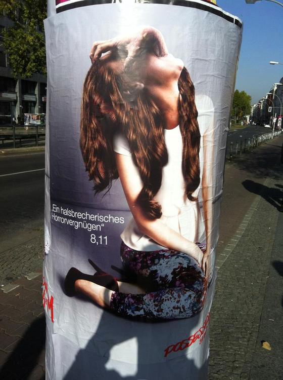 Les affiches Lana Del Rey pour H&M; détournées par « Possession »