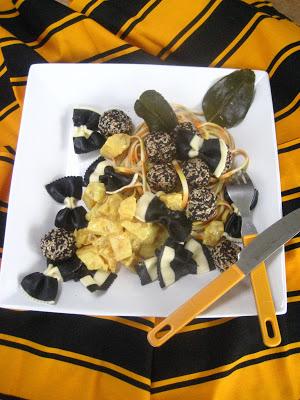 Boulettes aux fourmis, citrouille, lait de coco en toxedo