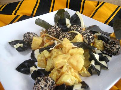 Boulettes aux fourmis, citrouille, lait de coco en toxedo