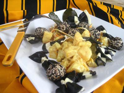 Boulettes aux fourmis, citrouille, lait de coco en toxedo