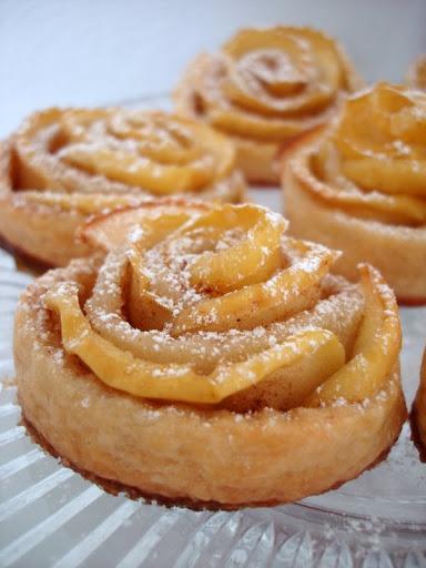ROSES FEUILLETÉES AUX POMMES