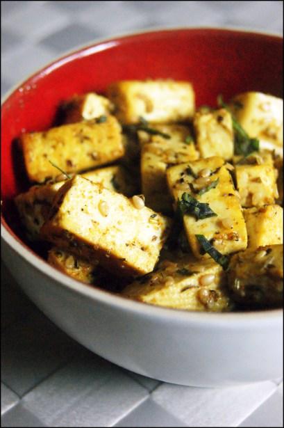 Cuisiner le Tofu #1: Tofu grillé aux herbes et aux épices