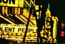 Broadway by night - A movie by William Klein