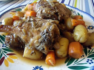 Souris d'agneau confite, carottes & pommes de terre