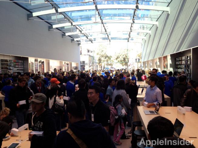 Apple vient d'ouvrir un nouveau prototype d'Apple Store, à Palo Alto...