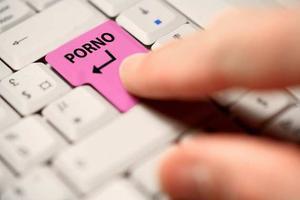 25.06 porno clavier ordinateur 630x420 scalewidth 300 Les chiffres impressionnants du monde porno