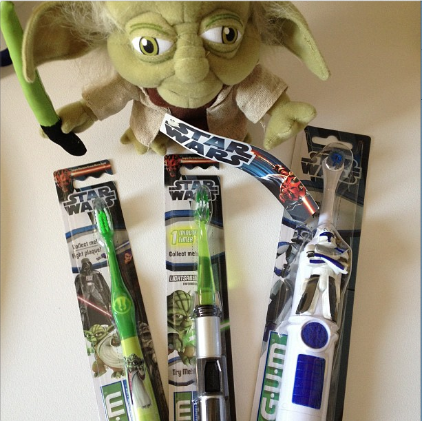 Yoda dans ma salle de bain avec des brosses à dents Gum collection Star Wars  - Paperblog