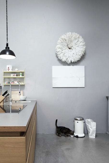 Des touches rétro et féminines pour un appartement moderne