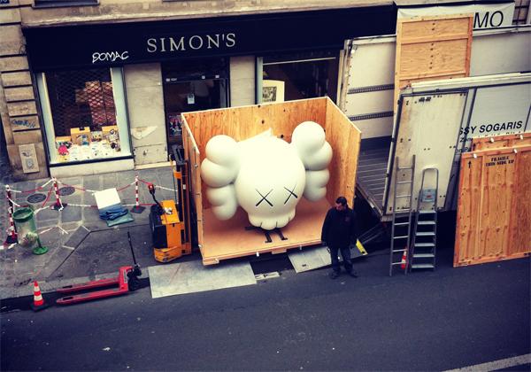 KAWS @ GALERIE PERROTIN PARIS – INSTALLATION PREVIEW