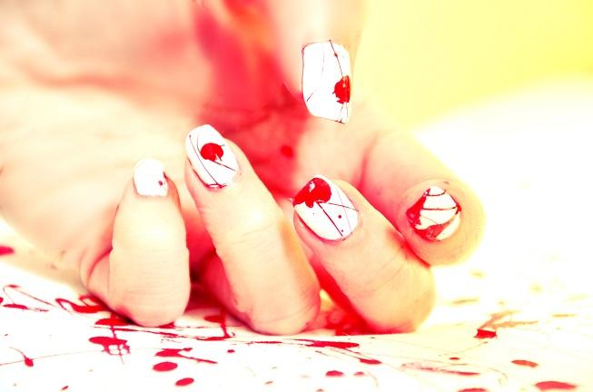 manucure-halloween-blood-splatter-nails--8-.jpg