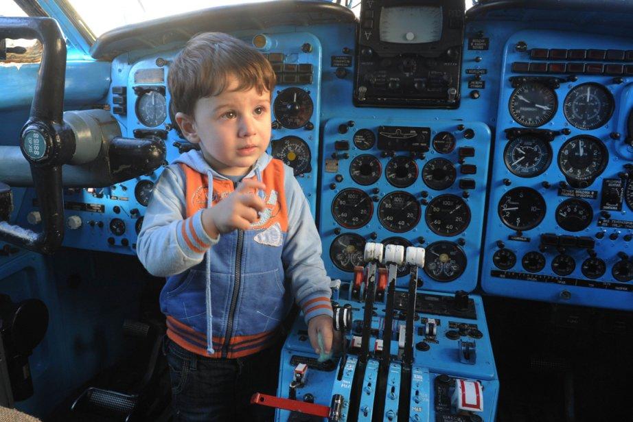 Un professeur transforme un avion en jardin d’enfants