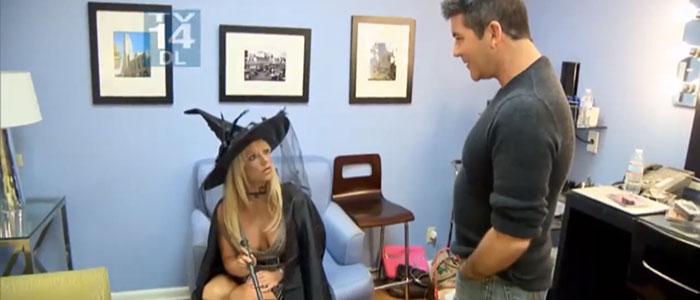 video-britney-la-sorciere-lance-des-sorts-contre-la-team-de-simon