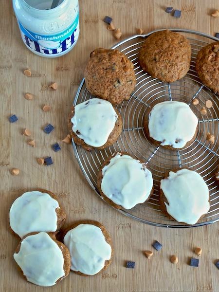 What did you do for Halloween or my Soft Pumpkin Cookies with butterscotch and  chocolate chips  topped with  Cinnamon Mashmallow Cream Frosting. / Qu’avez vous fait pour Halloween ou mes cookies moelleux au potiron ,pépites de chocolats – caramel et l...