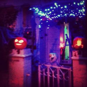 Retour de la crèche par une sombre soirée d’Halloween… Spooky !