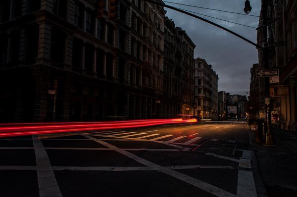 Sandy: Il photographie New York plongée dans l’obscurité