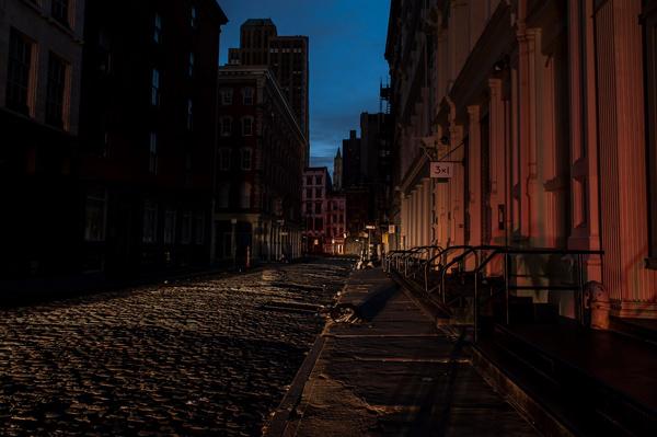 Sandy: Il photographie New York plongée dans l’obscurité