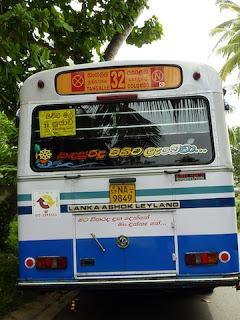 Train, voiture avec chauffeur ou bus dingo du Sri Lanka ?