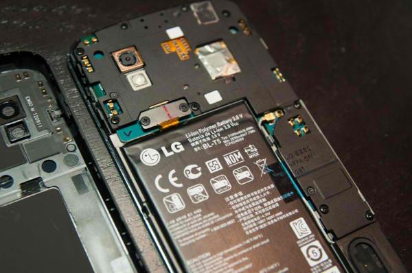 LG Nexus 4 – Batterie inamovible mais tout de même démontable