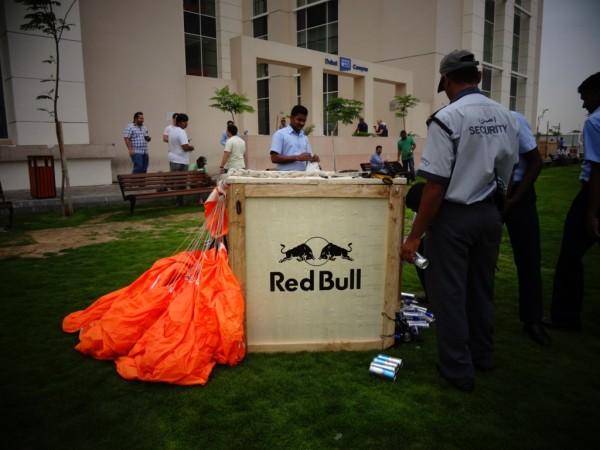 Red Bull AirDrop : Une opération Marketing parachuté du ciel