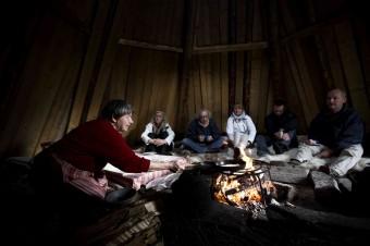 viande de renne poêlée au feu de bois par une Sami 340x226