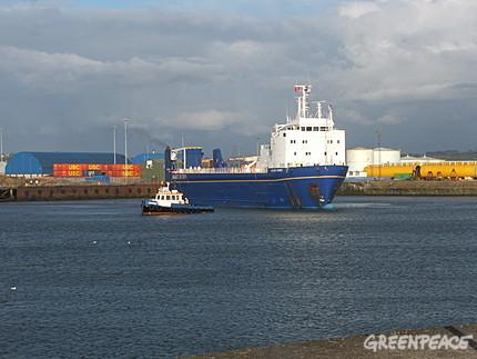 Transport de plutonium. L’Atlantic Osprey a quitté son port d’attache et l’Arctic Sunrise de Greenpeace arrive à Cherbourg.
