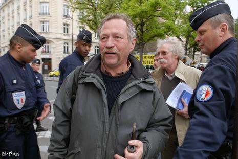 Les Anti OGM à l'assemblée nationale.