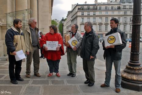 Les Anti OGM à l'assemblée nationale.