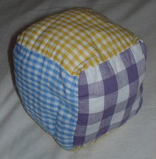 Cube en tissu pour bébé