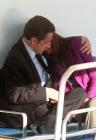 Nicolas Sarkozy et Carla Bruni Sarkozy tendrement enlacés