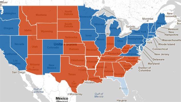 Les États en bleu ont été remportés par Barack Obama et ceux en rouge par Mitt Romney. Hors carte, l'Alaska est allée au candidat républicain et Hawaï au président sortant. Ce dernier est en avance en Floride, mais les résultats ne sont pas finaux.