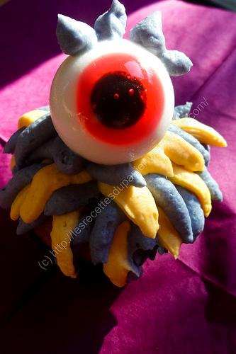 Monstrueux cupcake d'Halloween / Halloween Monster Cupcake