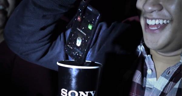 Sony cache un mobile Xperia dans votre gobelet de coca au cinéma