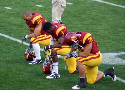 In God we trust, NCAA et religion par Belette.