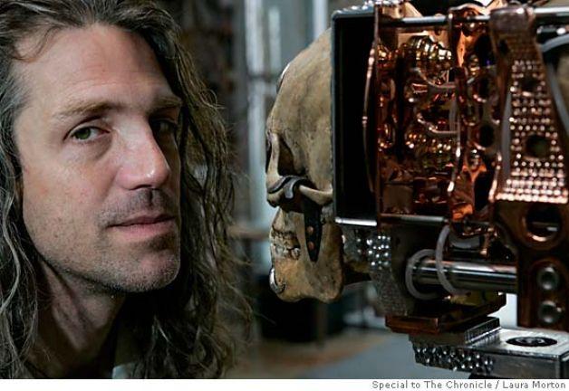 Un appareil photo fait avec un vrai crâne