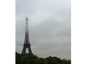 Raga route dans lumière pauvre plaine novembre