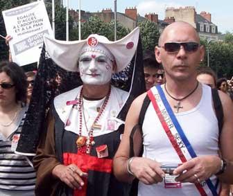 1° Pas de repentance. 2° Préférence nationale pour tous les Français. 3° Pas de droit de vote pour les étrangers. 4° Pas de mariage ni d'adoption gay 