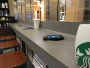 La recharge à induction au Starbucks
